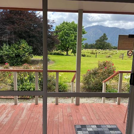 Carrickfergus Cottage Unit 1 Harihari Екстериор снимка